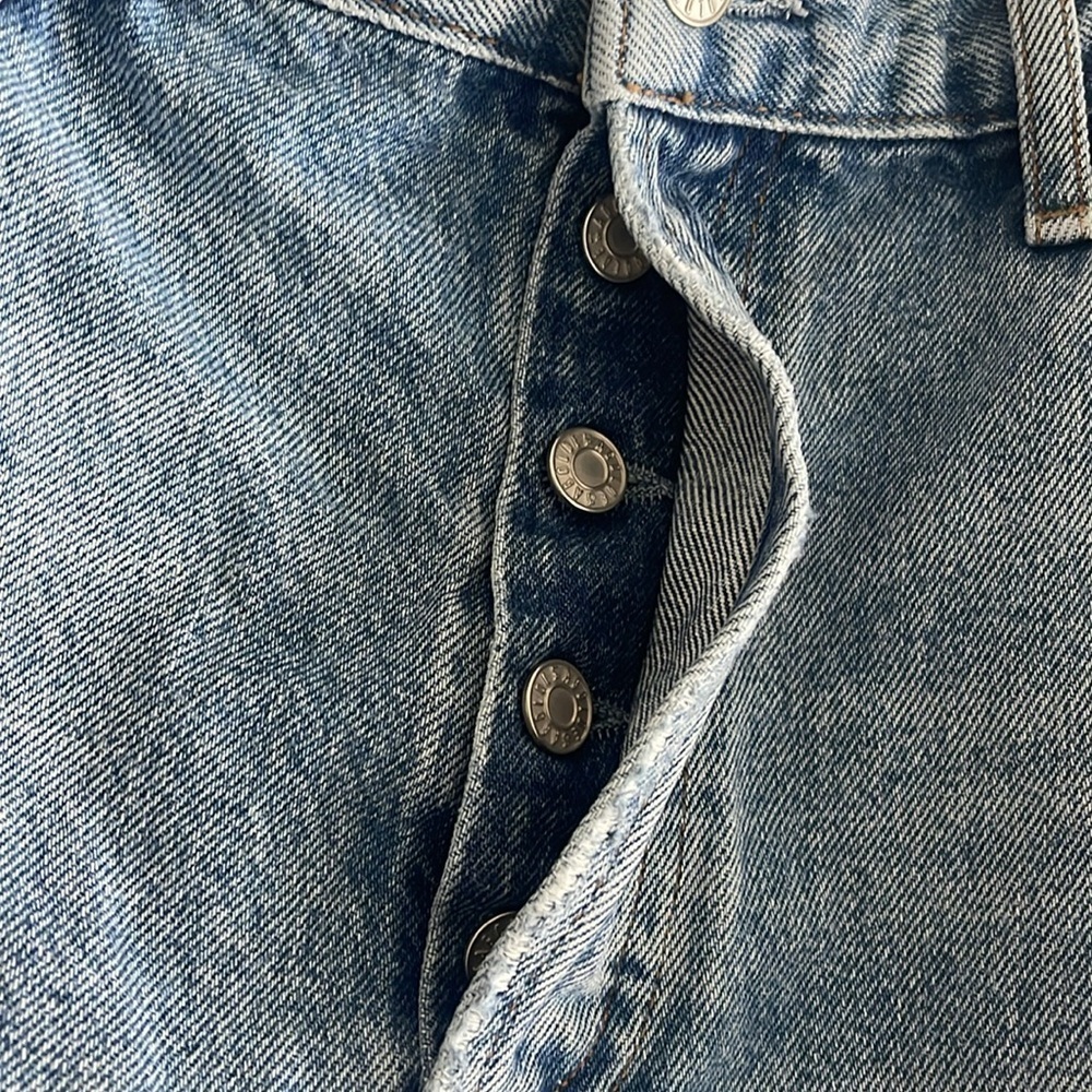 AGOLDE Shorts Women's 31 Parker Denim Distressed Frayed Hem Button Fly Festival - Picture 4 of 6